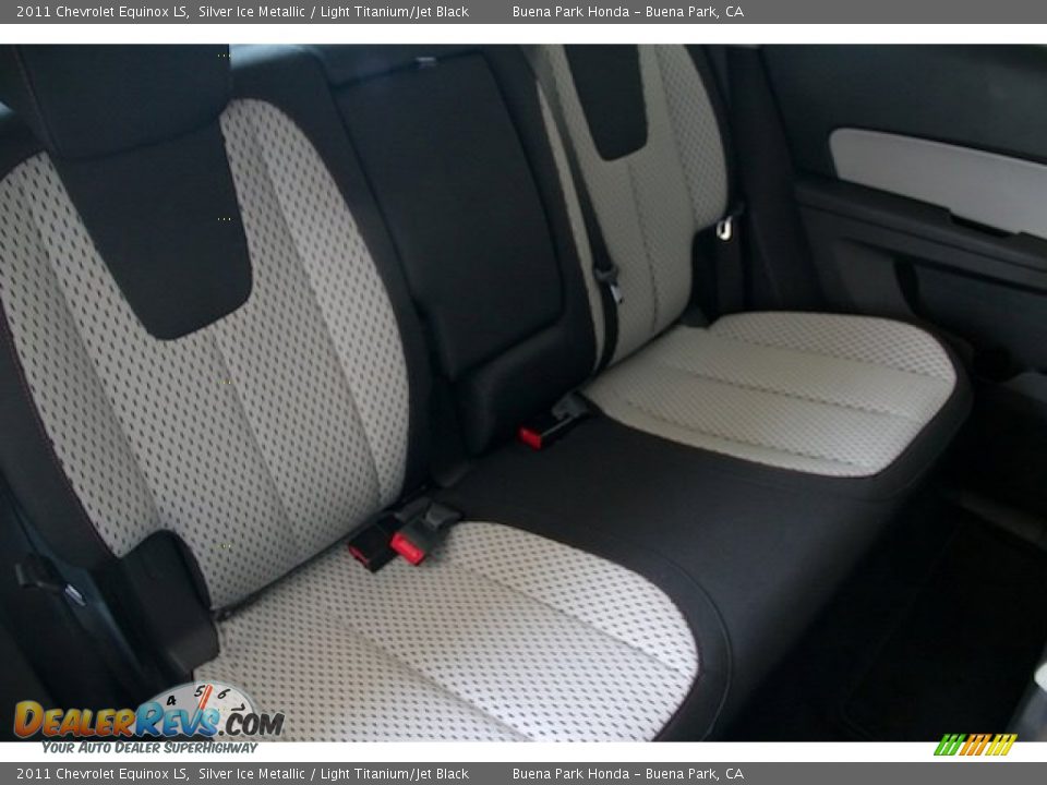 2011 Chevrolet Equinox LS Silver Ice Metallic / Light Titanium/Jet Black Photo #18