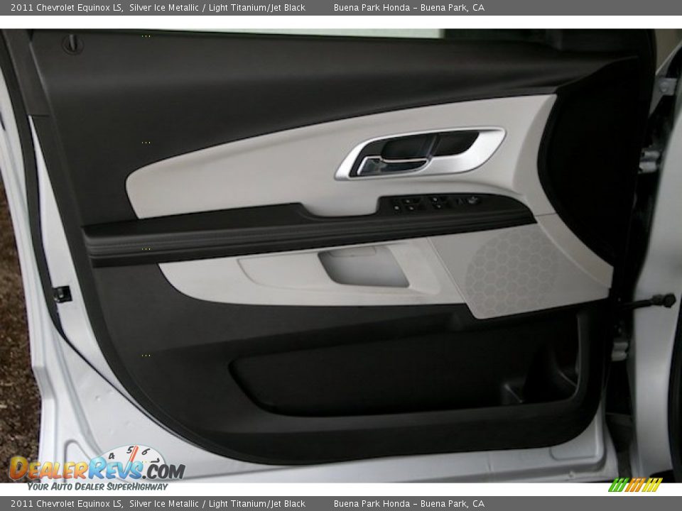 2011 Chevrolet Equinox LS Silver Ice Metallic / Light Titanium/Jet Black Photo #22