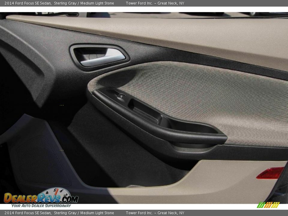 2014 Ford Focus SE Sedan Sterling Gray / Medium Light Stone Photo #29