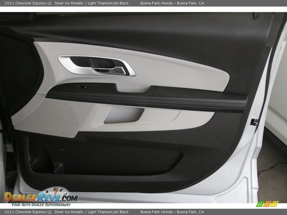 2011 Chevrolet Equinox LS Silver Ice Metallic / Light Titanium/Jet Black Photo #25