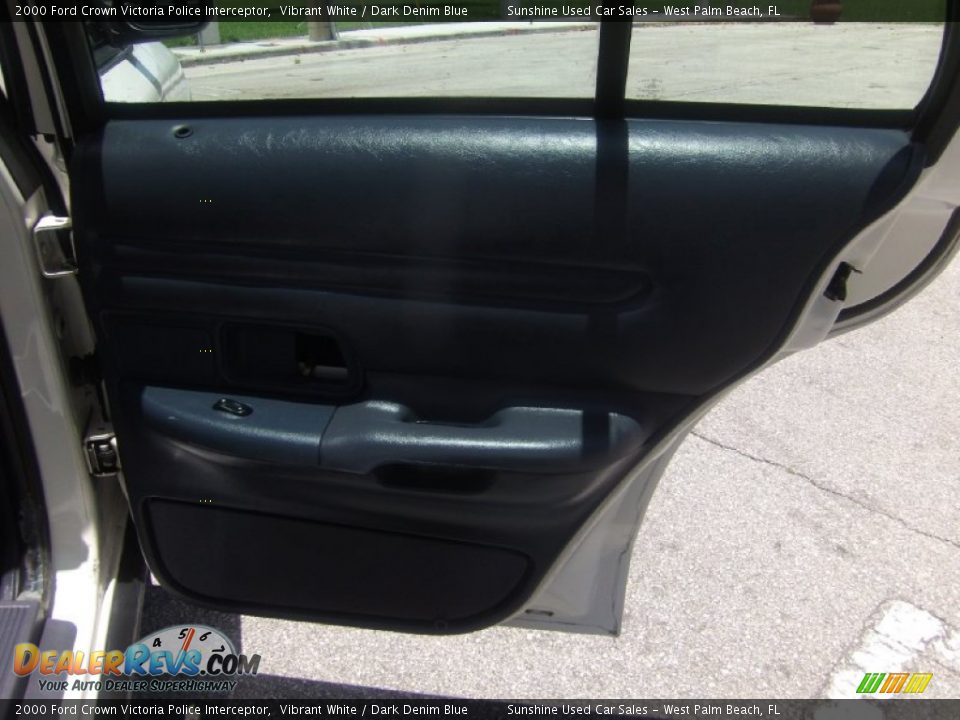 2000 Ford Crown Victoria Police Interceptor Vibrant White / Dark Denim Blue Photo #16
