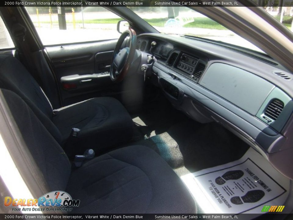 2000 Ford Crown Victoria Police Interceptor Vibrant White / Dark Denim Blue Photo #17