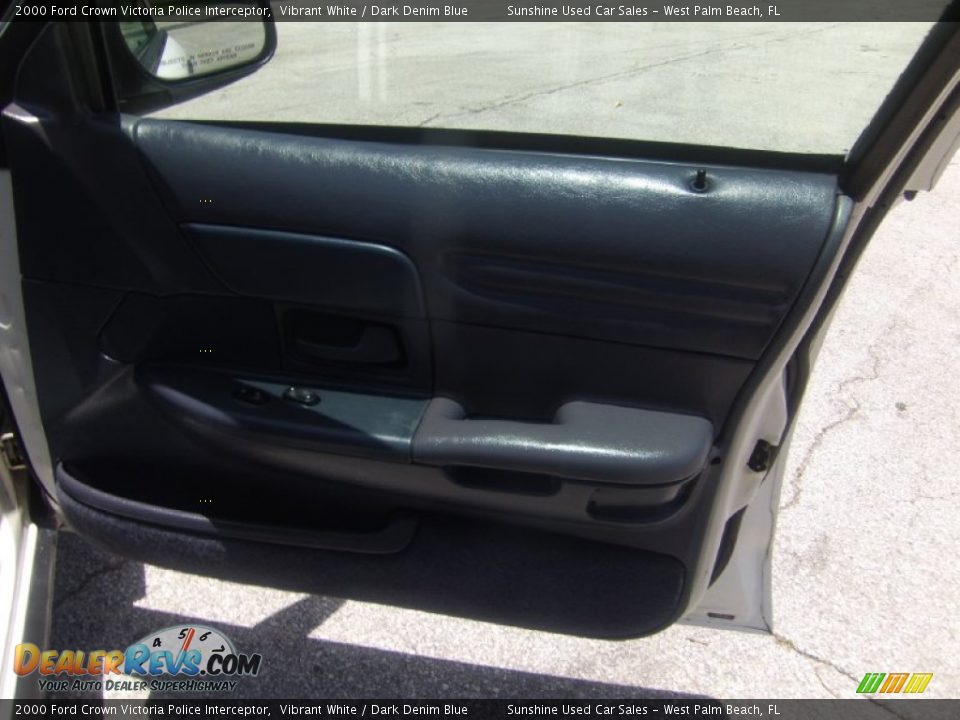 2000 Ford Crown Victoria Police Interceptor Vibrant White / Dark Denim Blue Photo #18