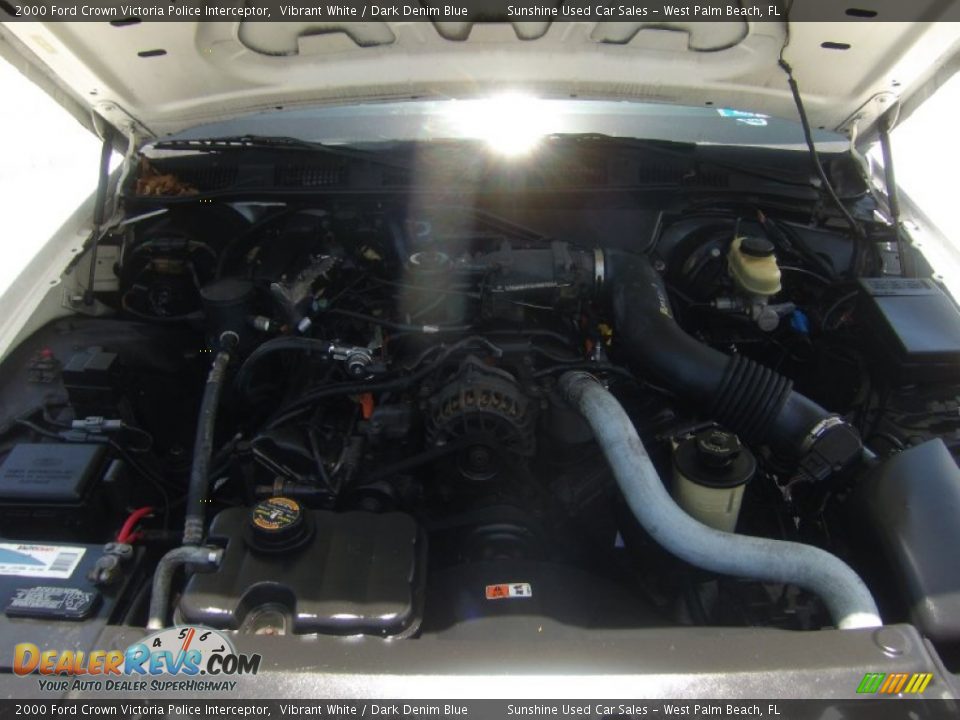 2000 Ford Crown Victoria Police Interceptor Vibrant White / Dark Denim Blue Photo #19