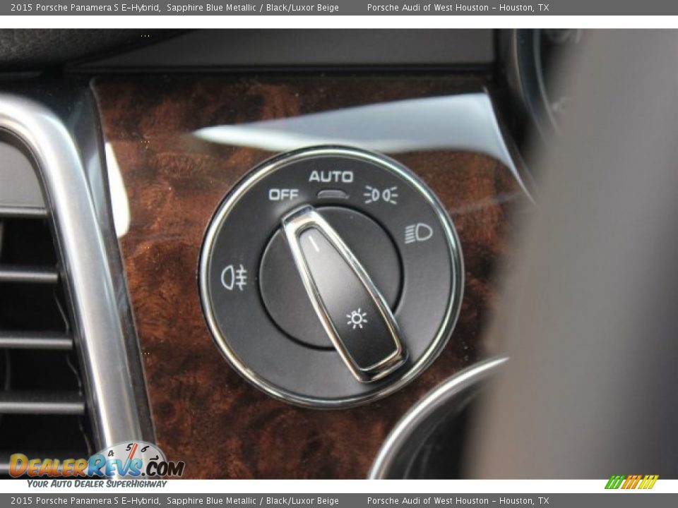 Controls of 2015 Porsche Panamera S E-Hybrid Photo #29