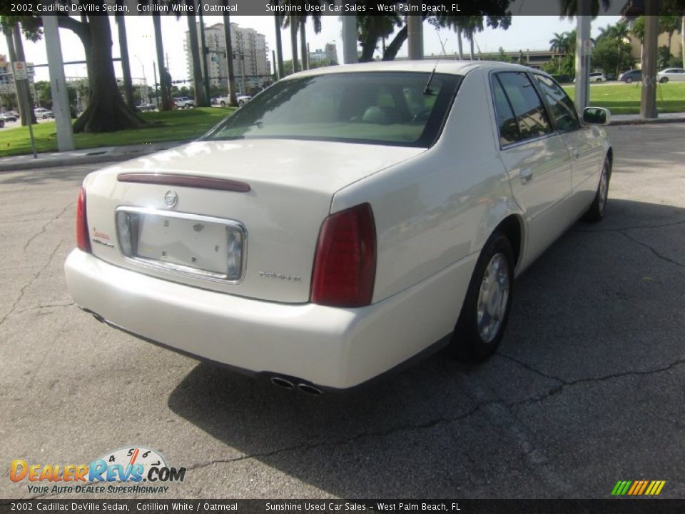 2002 Cadillac DeVille Sedan Cotillion White / Oatmeal Photo #4