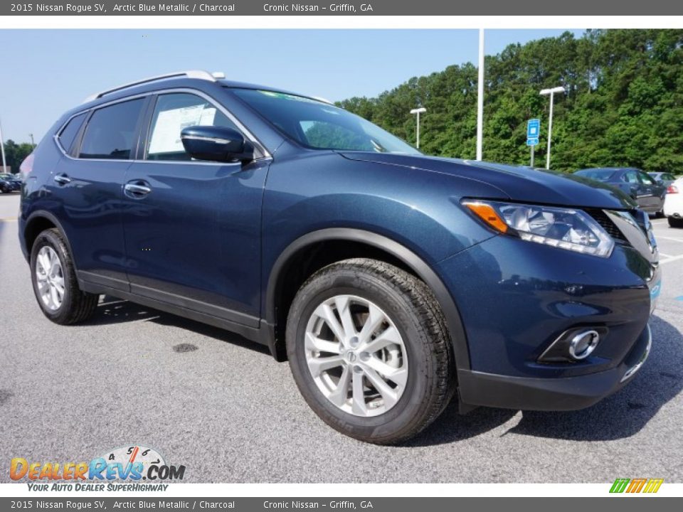Front 3/4 View of 2015 Nissan Rogue SV Photo #6
