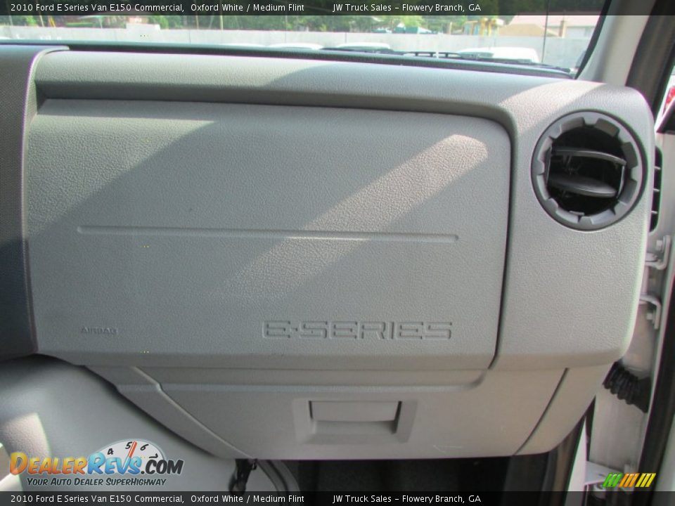 2010 Ford E Series Van E150 Commercial Oxford White / Medium Flint Photo #26