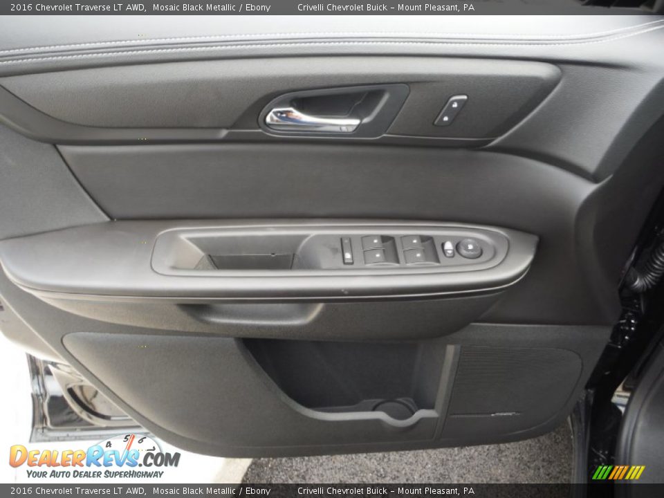 Door Panel of 2016 Chevrolet Traverse LT AWD Photo #13