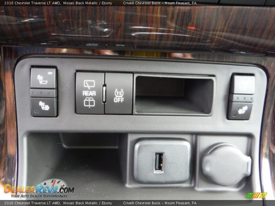 Controls of 2016 Chevrolet Traverse LT AWD Photo #16