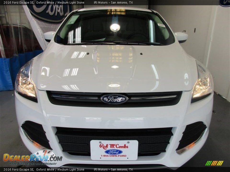 2016 Ford Escape SE Oxford White / Medium Light Stone Photo #2