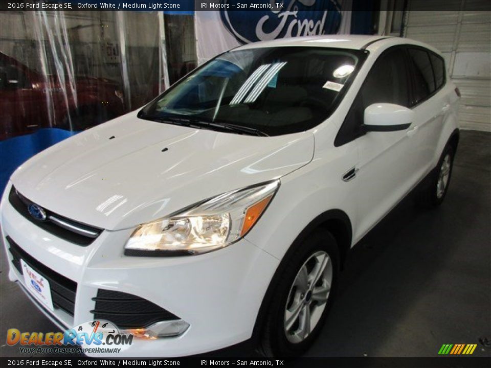 2016 Ford Escape SE Oxford White / Medium Light Stone Photo #3