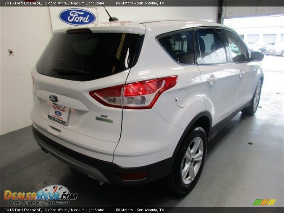 2016 Ford Escape SE Oxford White / Medium Light Stone Photo #8