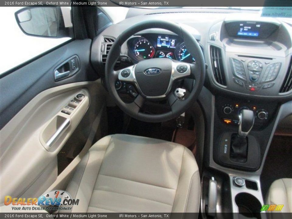 2016 Ford Escape SE Oxford White / Medium Light Stone Photo #11