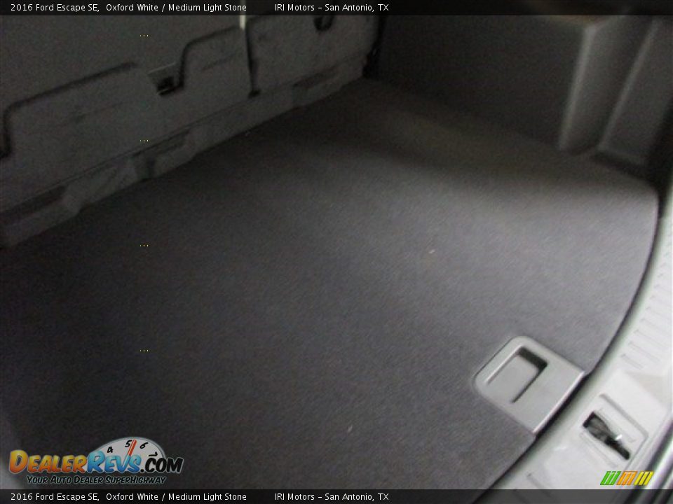 2016 Ford Escape SE Oxford White / Medium Light Stone Photo #12
