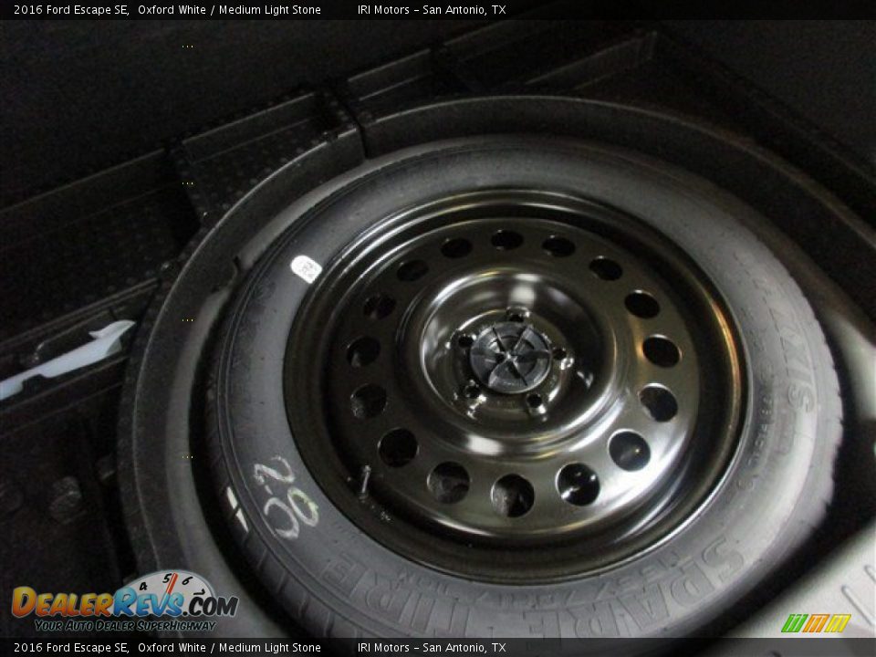 2016 Ford Escape SE Oxford White / Medium Light Stone Photo #13