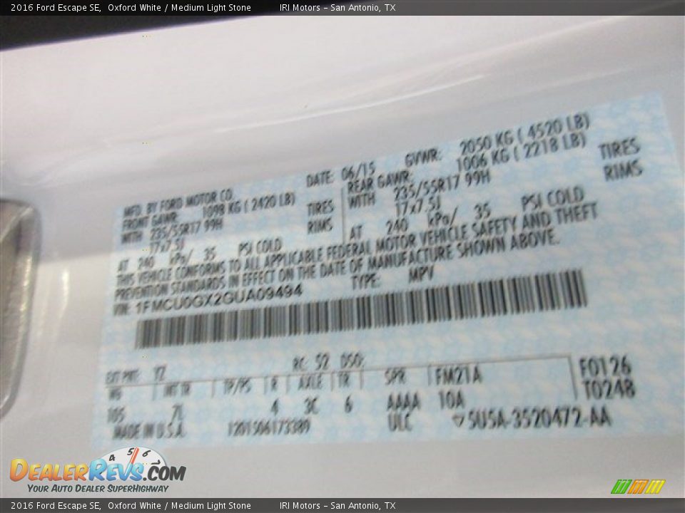 2016 Ford Escape SE Oxford White / Medium Light Stone Photo #16