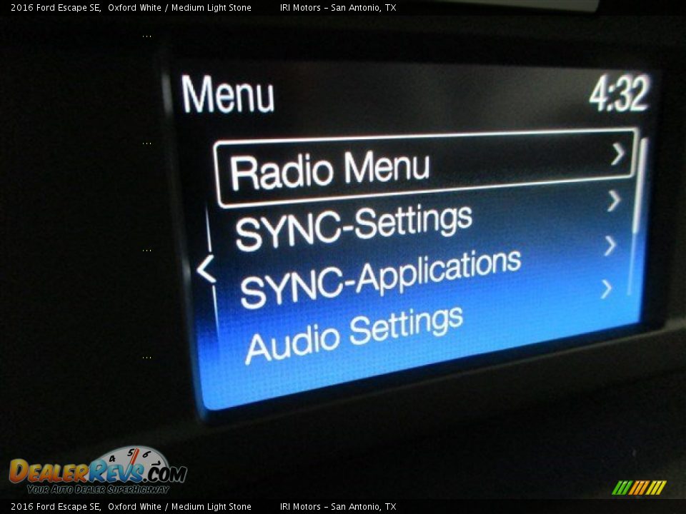 2016 Ford Escape SE Oxford White / Medium Light Stone Photo #17