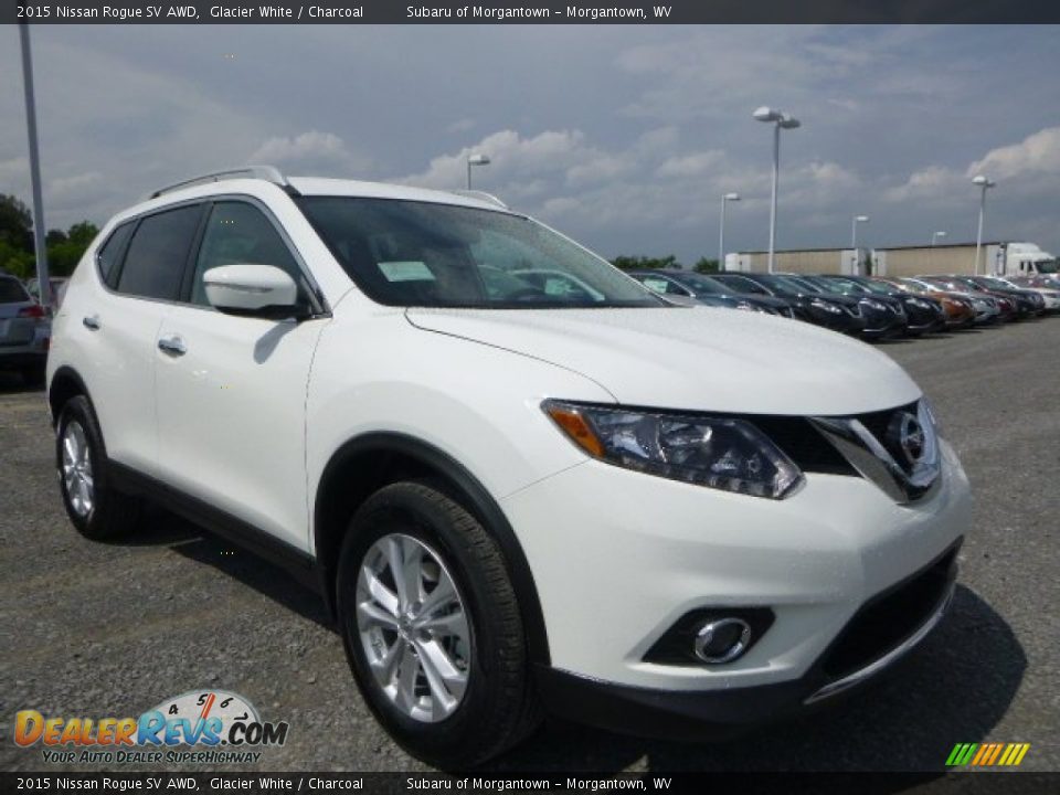 Front 3/4 View of 2015 Nissan Rogue SV AWD Photo #1
