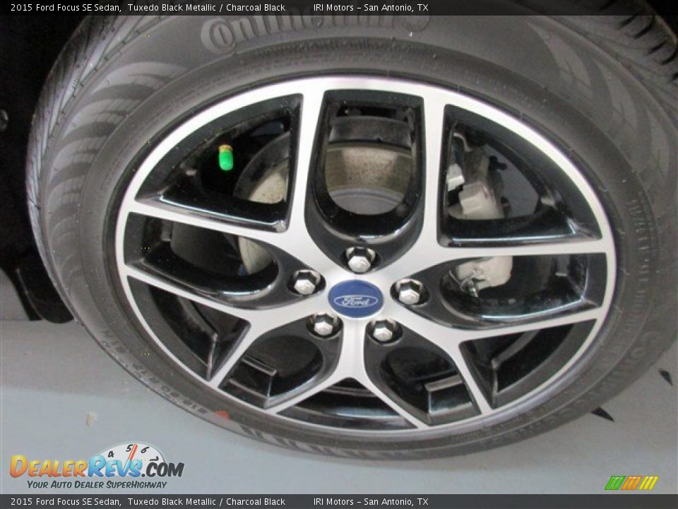 2015 Ford Focus SE Sedan Tuxedo Black Metallic / Charcoal Black Photo #4