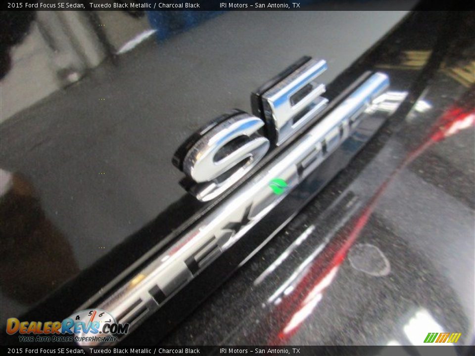 2015 Ford Focus SE Sedan Tuxedo Black Metallic / Charcoal Black Photo #7