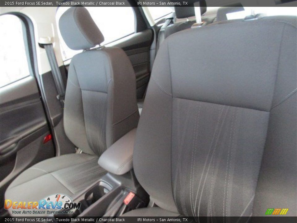 2015 Ford Focus SE Sedan Tuxedo Black Metallic / Charcoal Black Photo #9