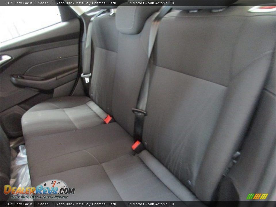 2015 Ford Focus SE Sedan Tuxedo Black Metallic / Charcoal Black Photo #10