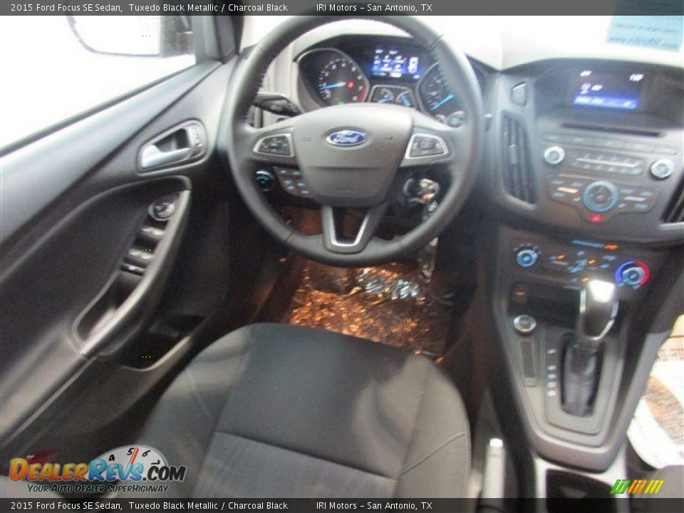 2015 Ford Focus SE Sedan Tuxedo Black Metallic / Charcoal Black Photo #11