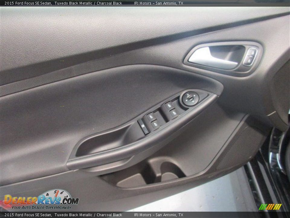 2015 Ford Focus SE Sedan Tuxedo Black Metallic / Charcoal Black Photo #12