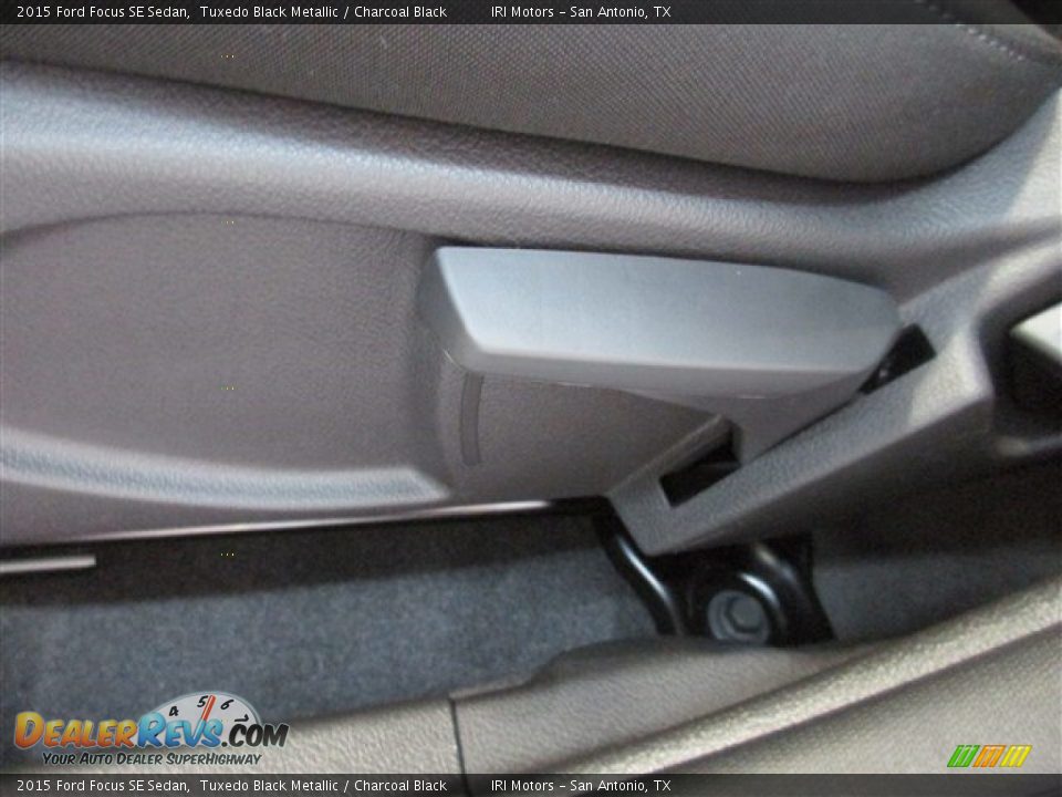 2015 Ford Focus SE Sedan Tuxedo Black Metallic / Charcoal Black Photo #14