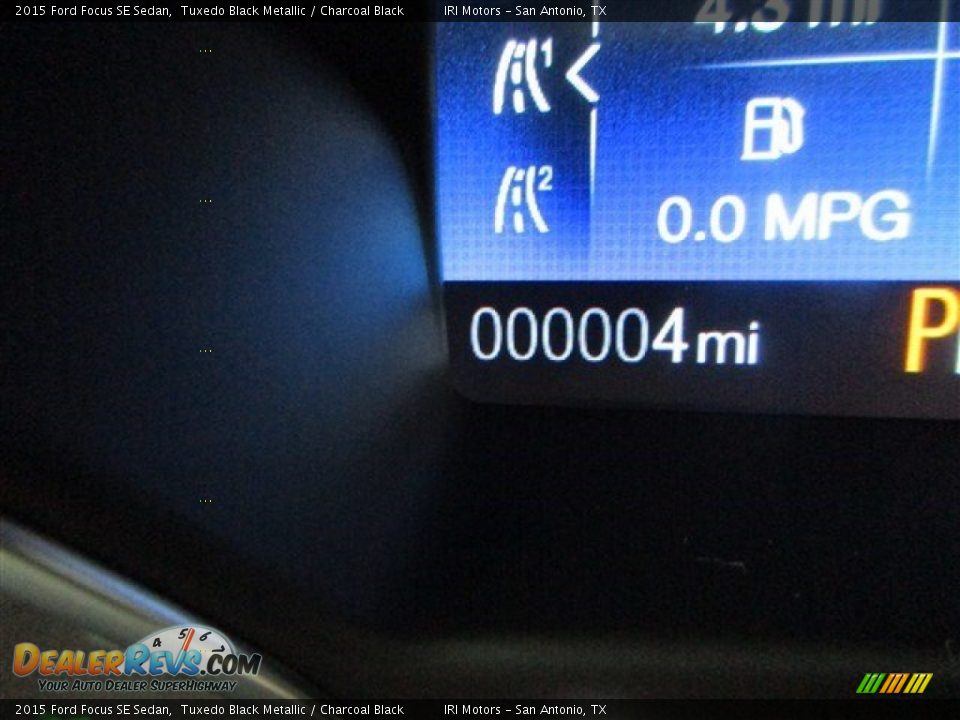 2015 Ford Focus SE Sedan Tuxedo Black Metallic / Charcoal Black Photo #16