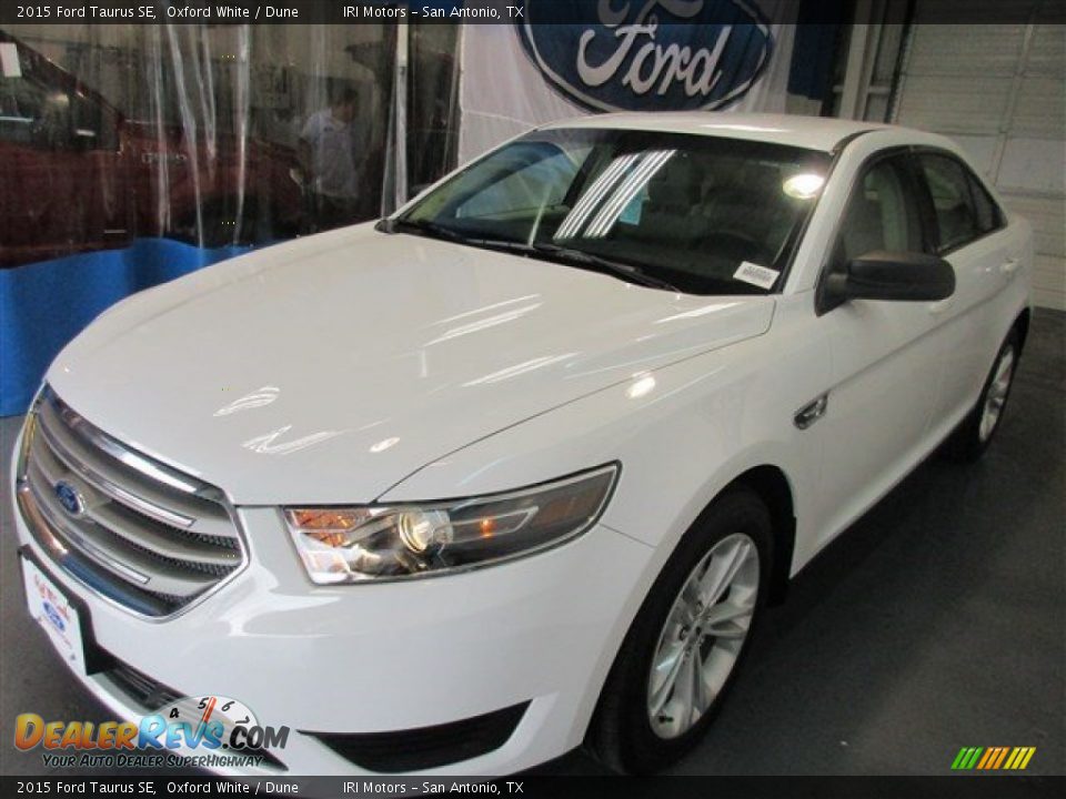 2015 Ford Taurus SE Oxford White / Dune Photo #3