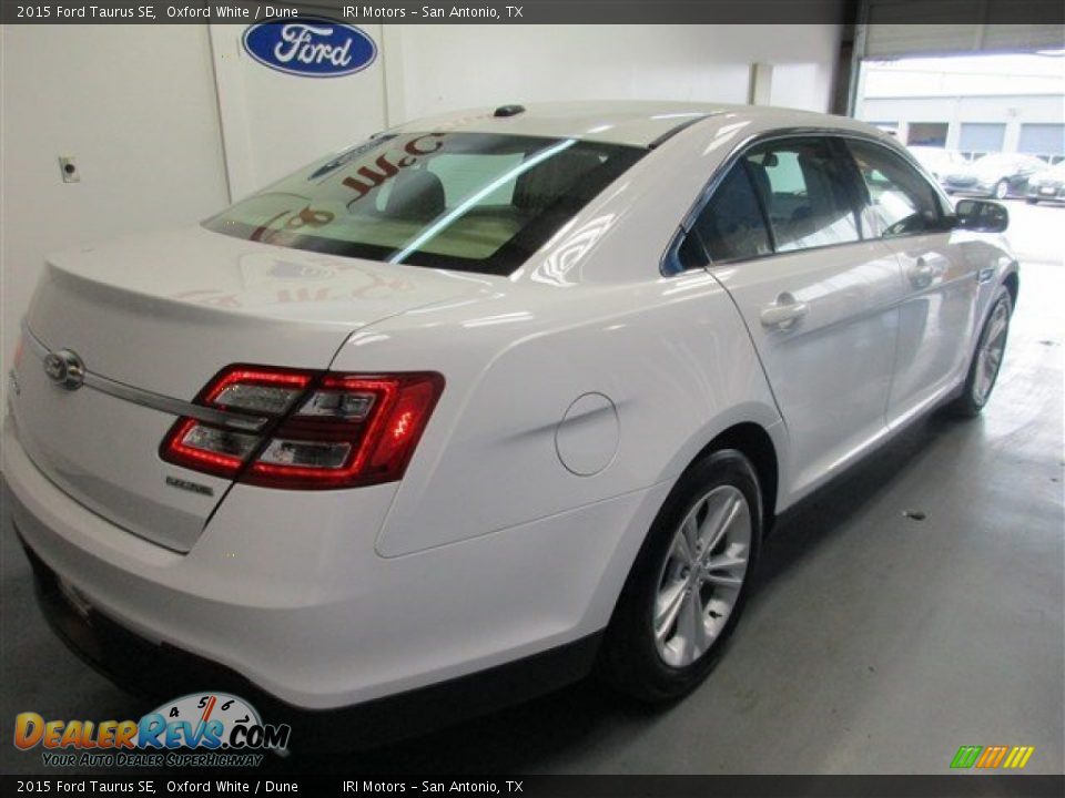 2015 Ford Taurus SE Oxford White / Dune Photo #7