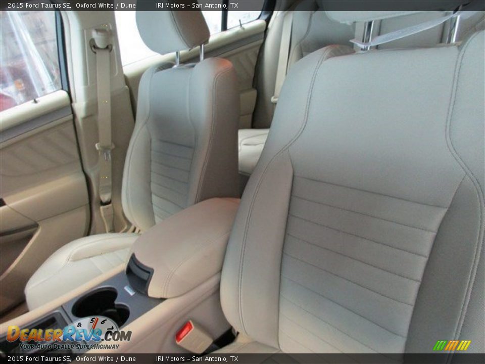 2015 Ford Taurus SE Oxford White / Dune Photo #8