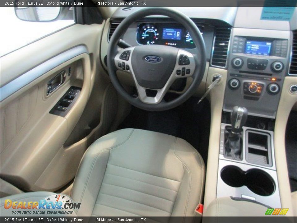 2015 Ford Taurus SE Oxford White / Dune Photo #10