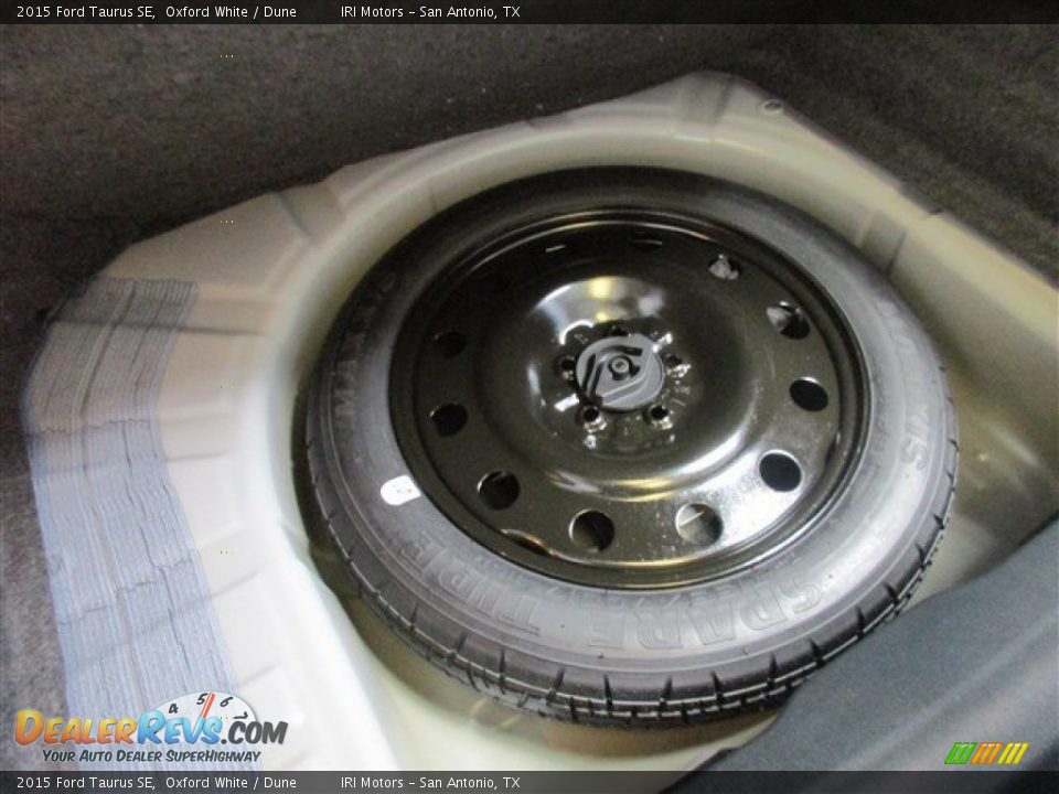 2015 Ford Taurus SE Oxford White / Dune Photo #12