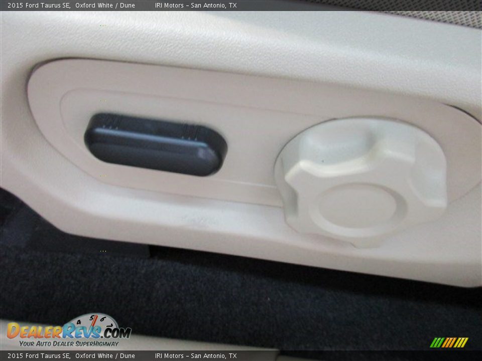 2015 Ford Taurus SE Oxford White / Dune Photo #14
