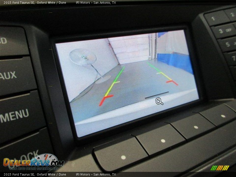 2015 Ford Taurus SE Oxford White / Dune Photo #16