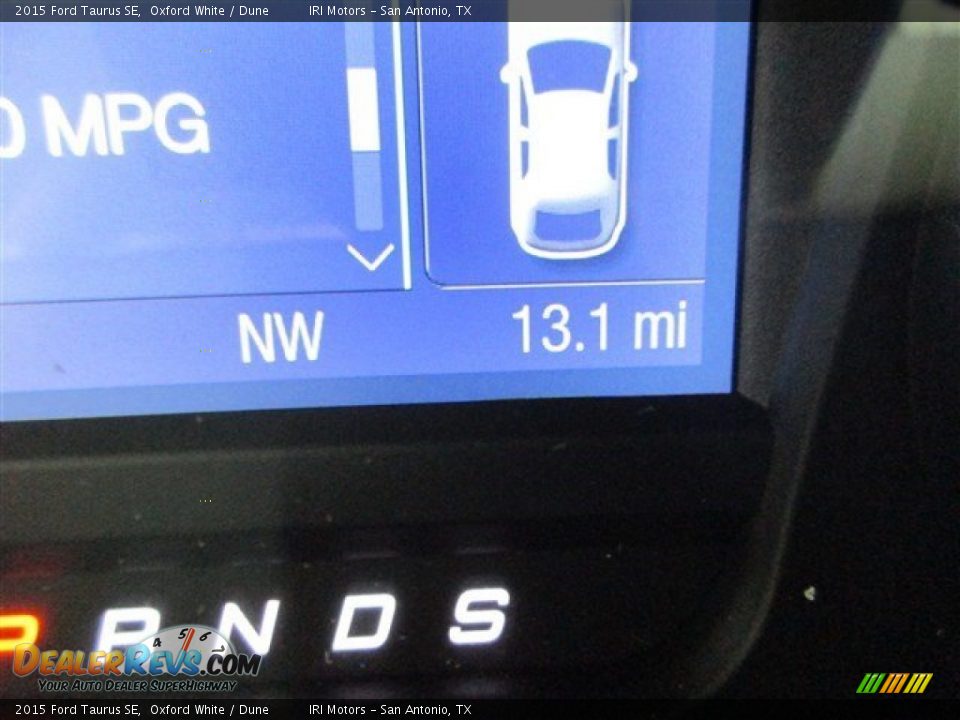 2015 Ford Taurus SE Oxford White / Dune Photo #17