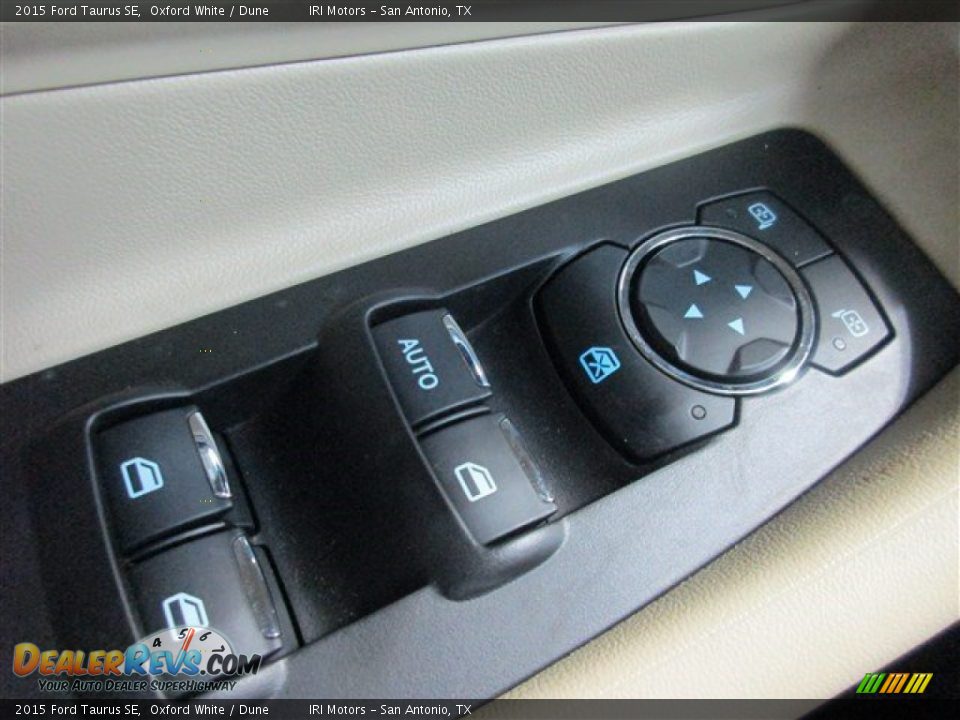 2015 Ford Taurus SE Oxford White / Dune Photo #20