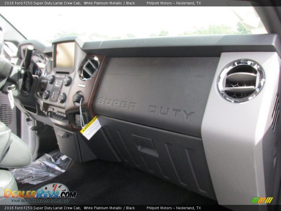 2016 Ford F250 Super Duty Lariat Crew Cab White Platinum Metallic / Black Photo #17