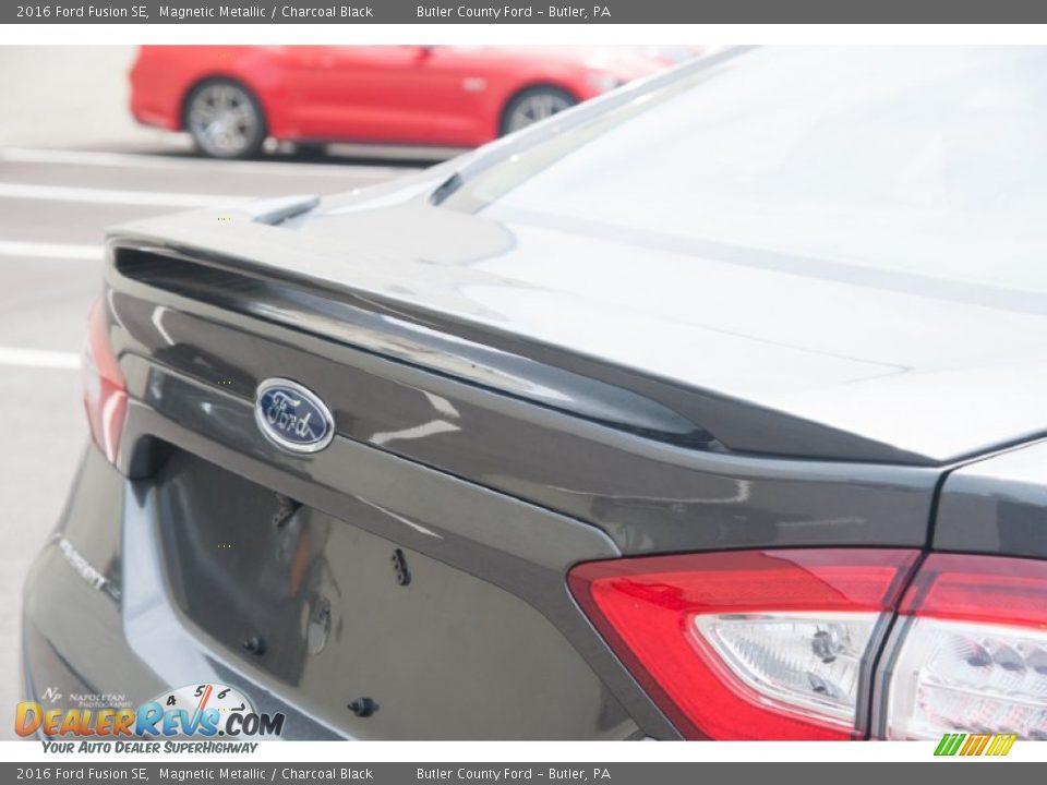 2016 Ford Fusion SE Magnetic Metallic / Charcoal Black Photo #11