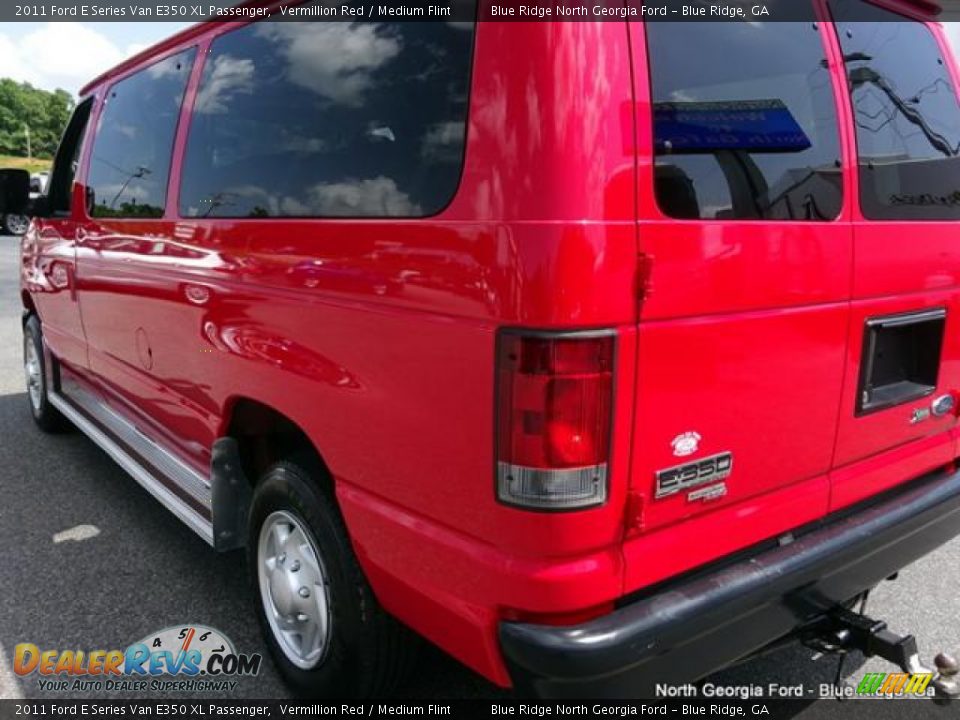 2011 Ford E Series Van E350 XL Passenger Vermillion Red / Medium Flint Photo #33