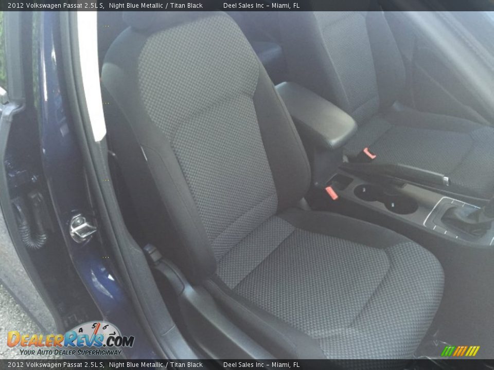 2012 Volkswagen Passat 2.5L S Night Blue Metallic / Titan Black Photo #10