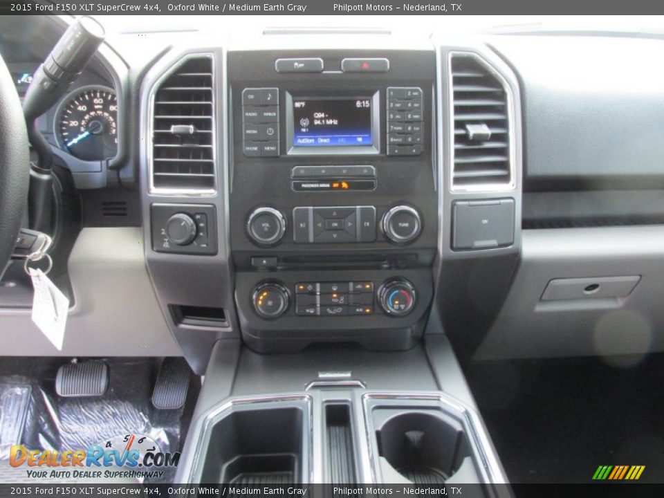 2015 Ford F150 XLT SuperCrew 4x4 Oxford White / Medium Earth Gray Photo #26