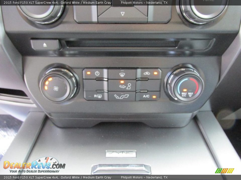 2015 Ford F150 XLT SuperCrew 4x4 Oxford White / Medium Earth Gray Photo #29