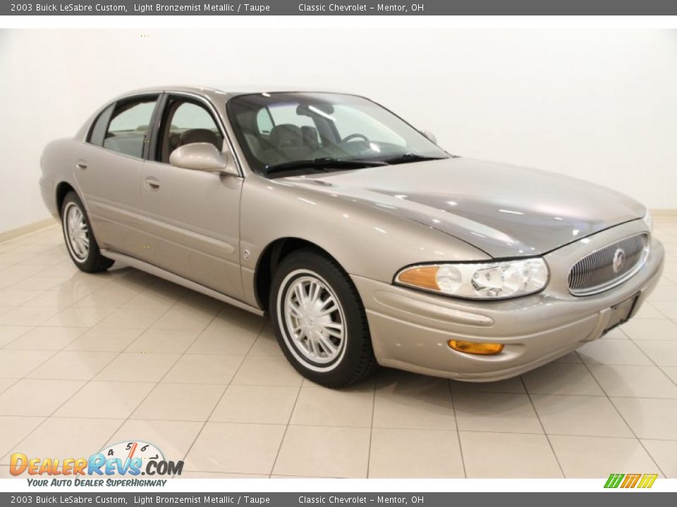 Front 3/4 View of 2003 Buick LeSabre Custom Photo #1