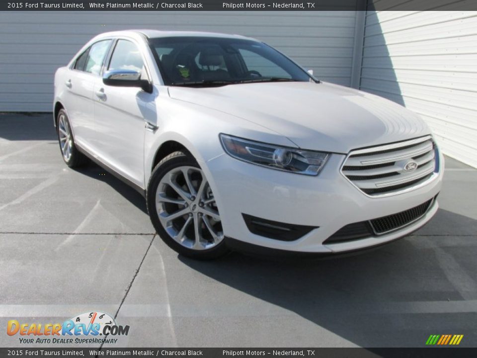 Front 3/4 View of 2015 Ford Taurus Limited Photo #1