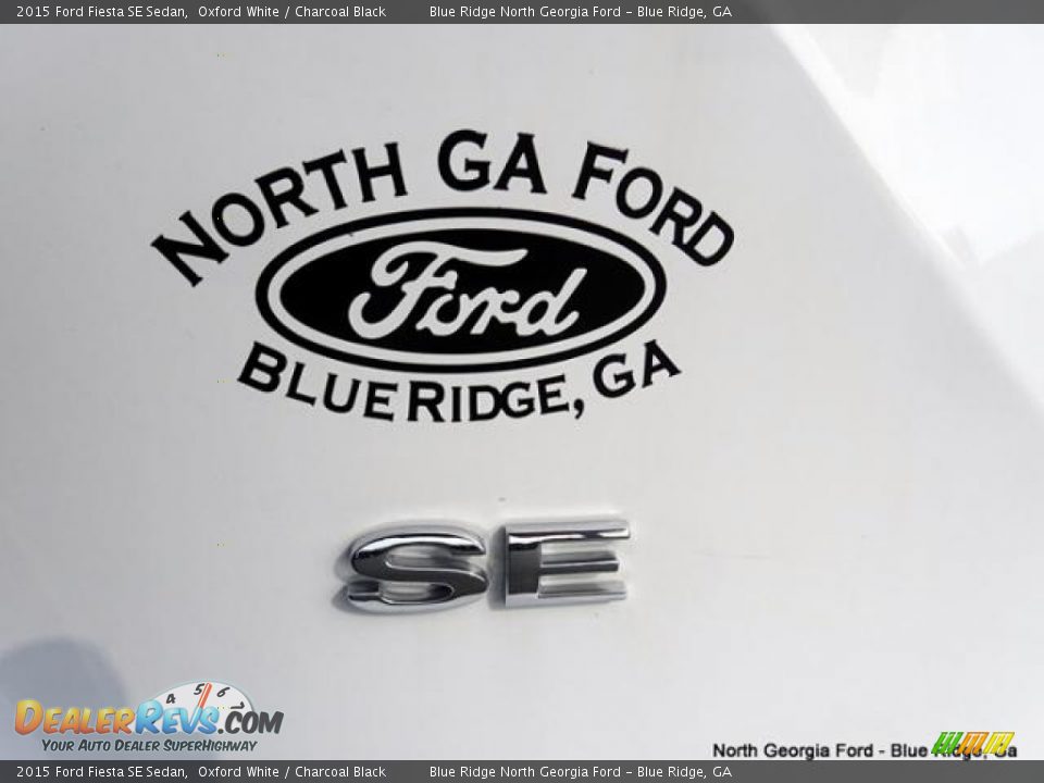 2015 Ford Fiesta SE Sedan Oxford White / Charcoal Black Photo #35