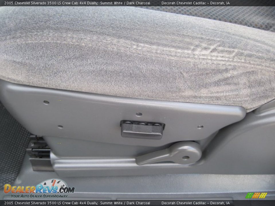 2005 Chevrolet Silverado 3500 LS Crew Cab 4x4 Dually Summit White / Dark Charcoal Photo #25